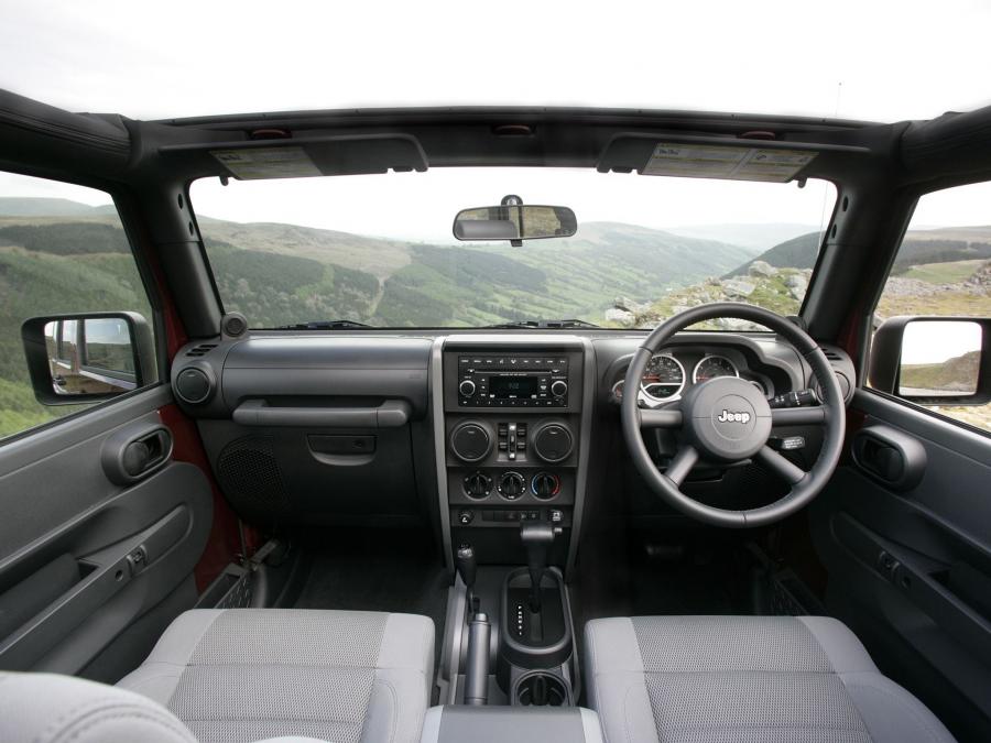  Jeep Wrangler Sahara Unlimited 2007 года  (UK) (фото 12 из 26)